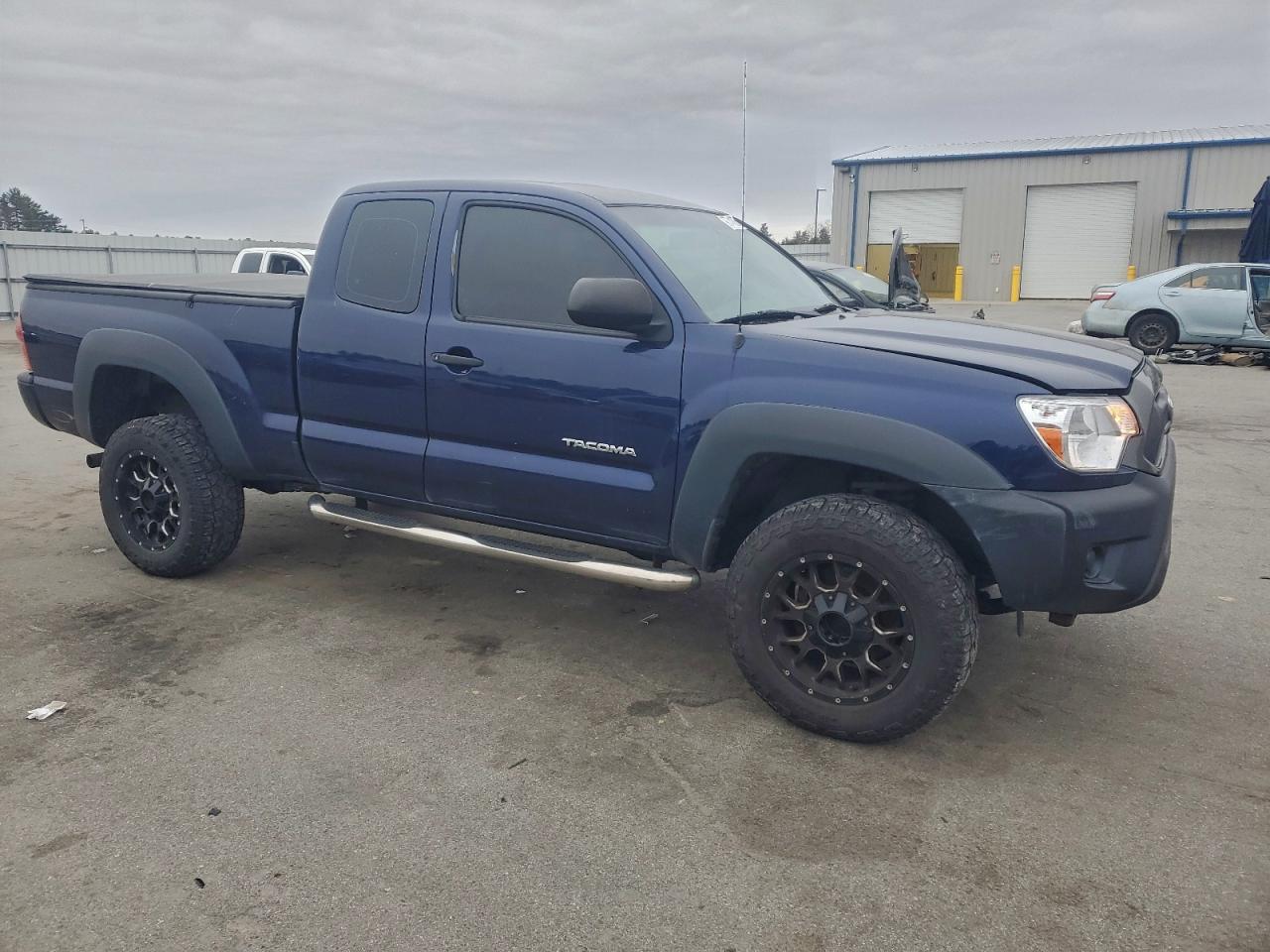 Toyota Tacoma Access Cab Image 2