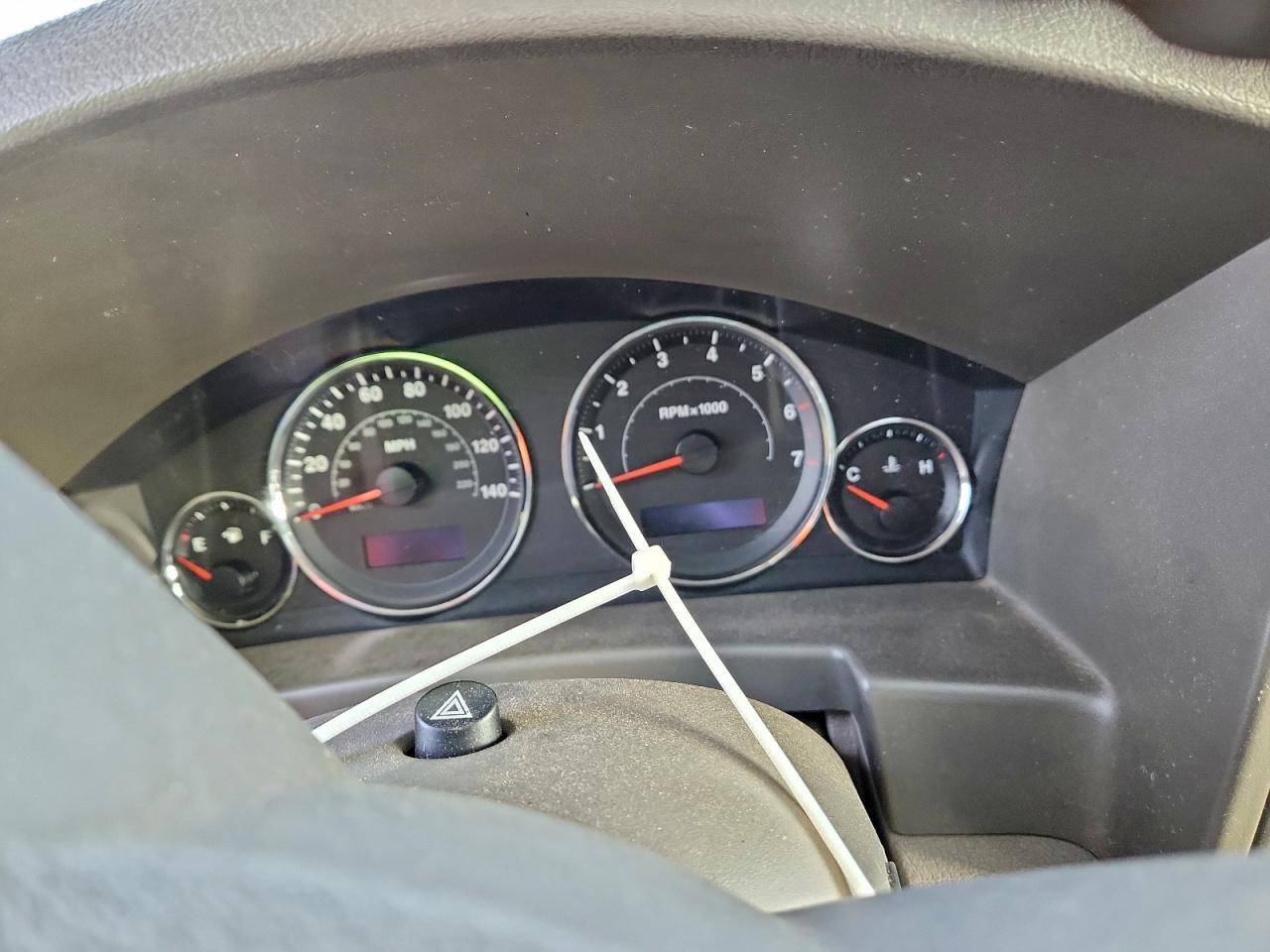 Jeep Commander Image 10