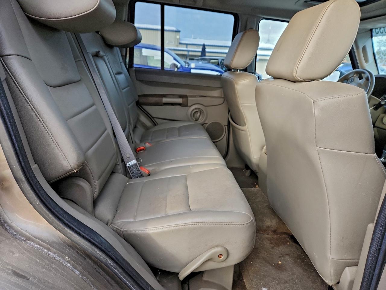 Jeep Commander Image 11