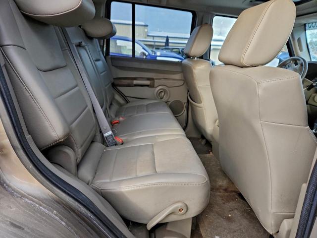 Jeep Commander Image 11