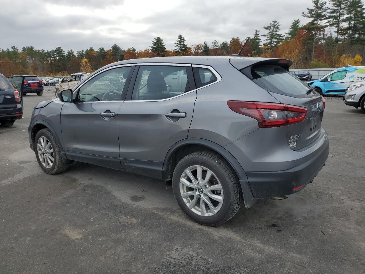 Nissan Rogue S Image 3