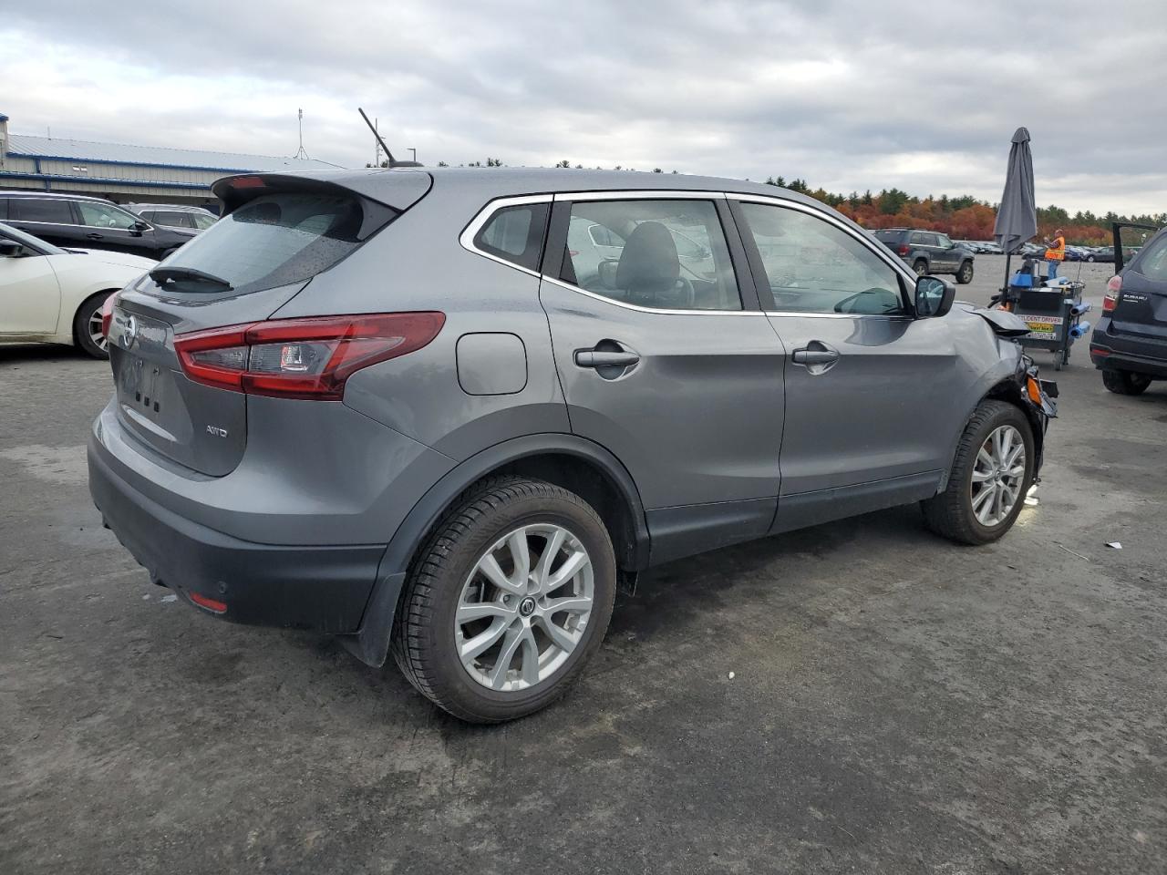 Nissan Rogue S Image 2