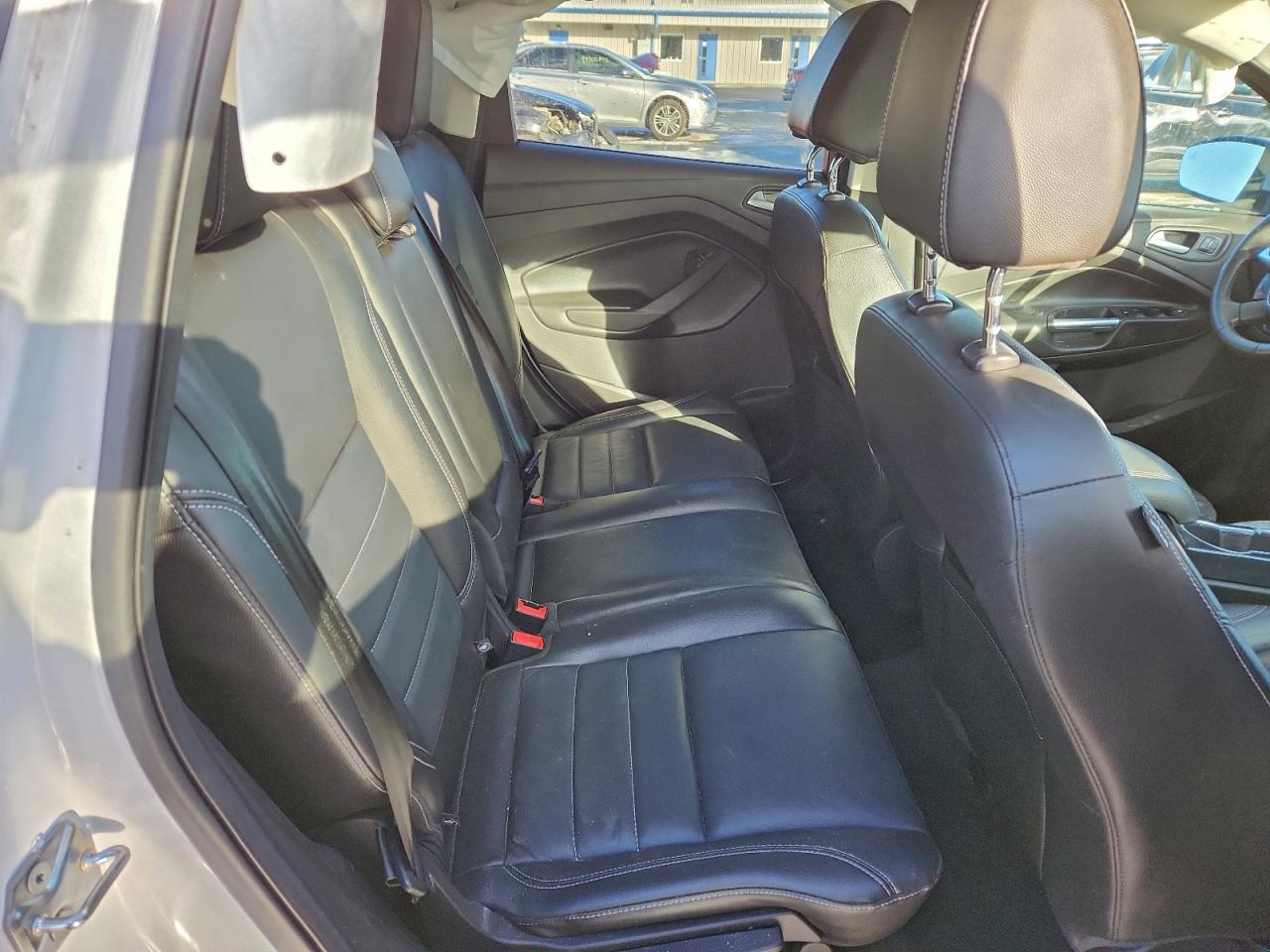 Ford Escape Titanium Image 12