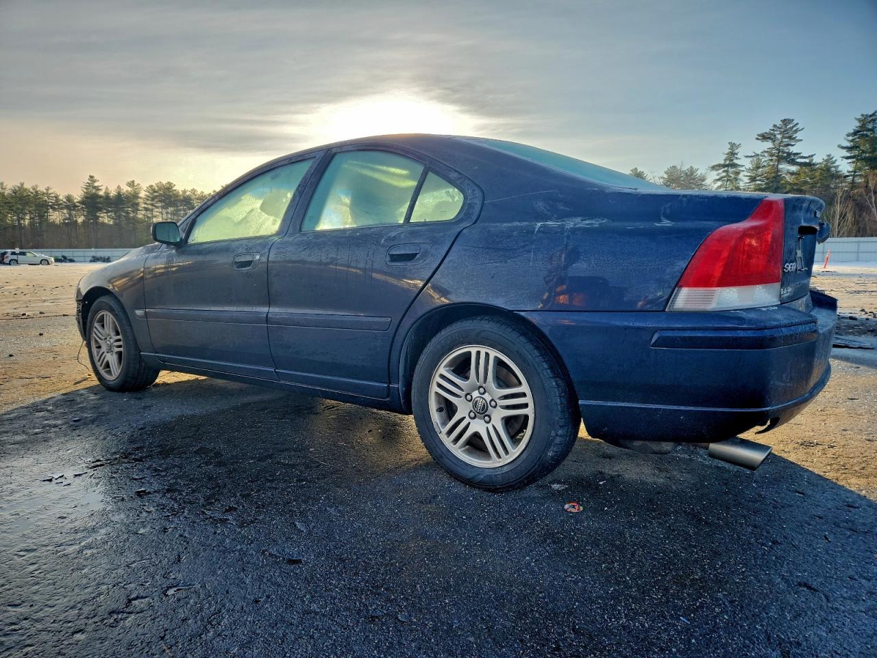 Volvo S60 2.5t Image 2