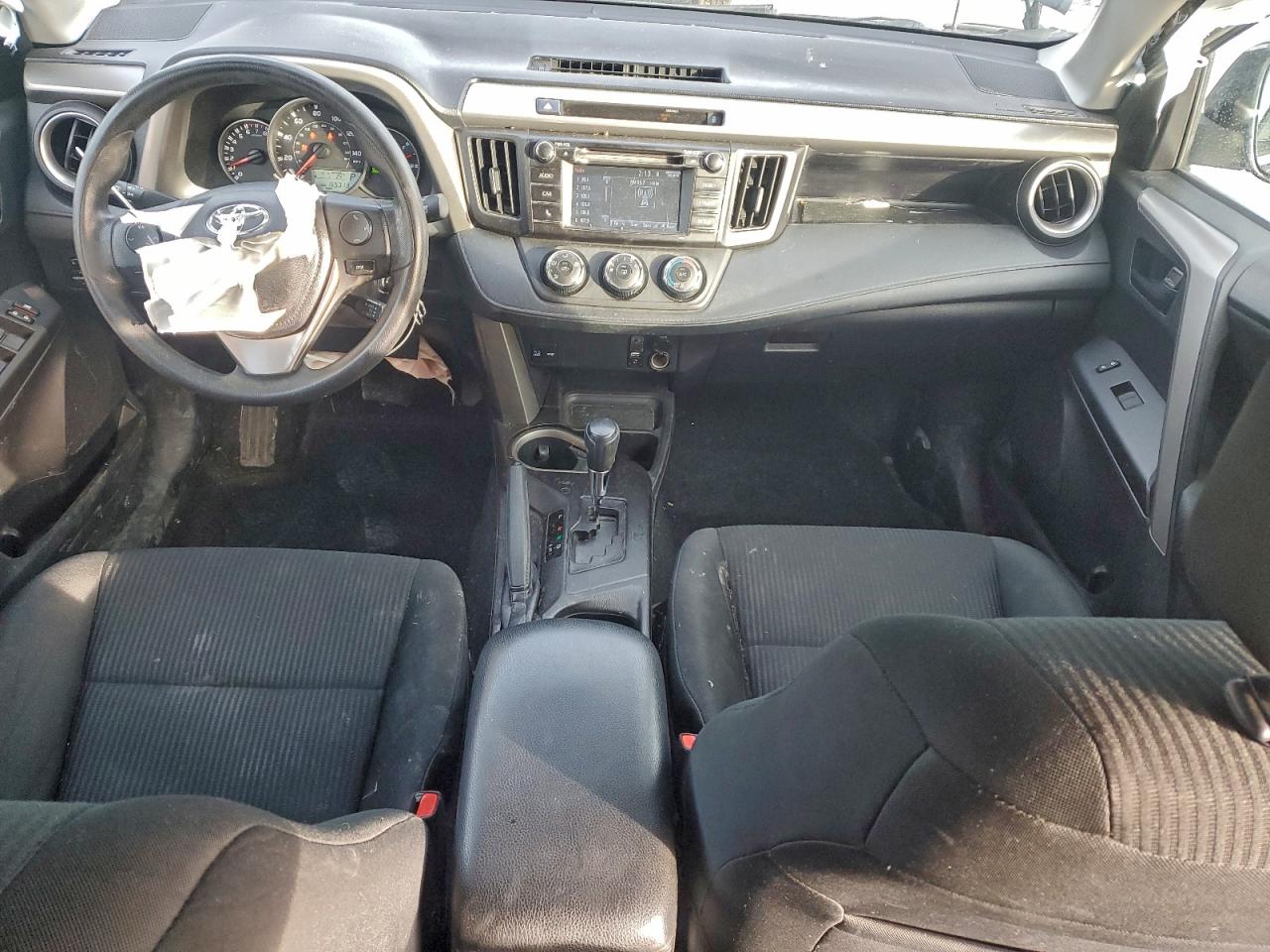 Toyota RAV4 Le Image 11