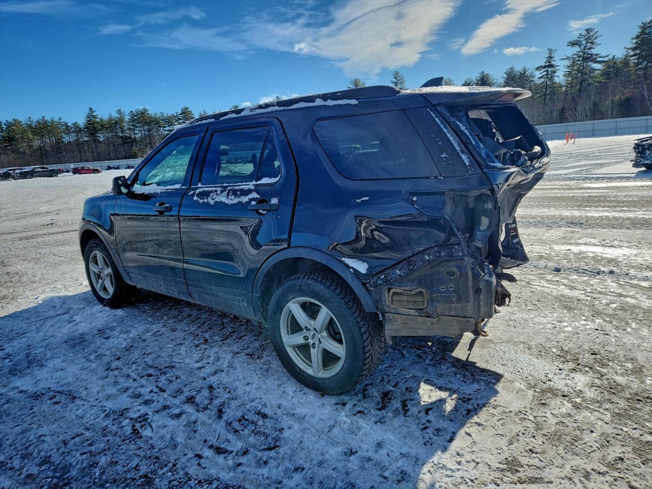 Ford Explorer Image 4