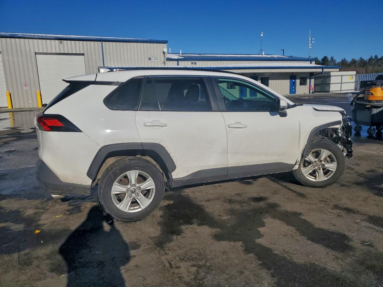 Toyota RAV4 Xle Image 3