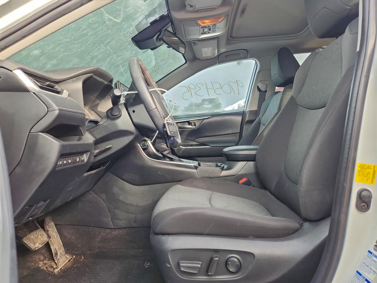 Toyota RAV4 Xle Image 8