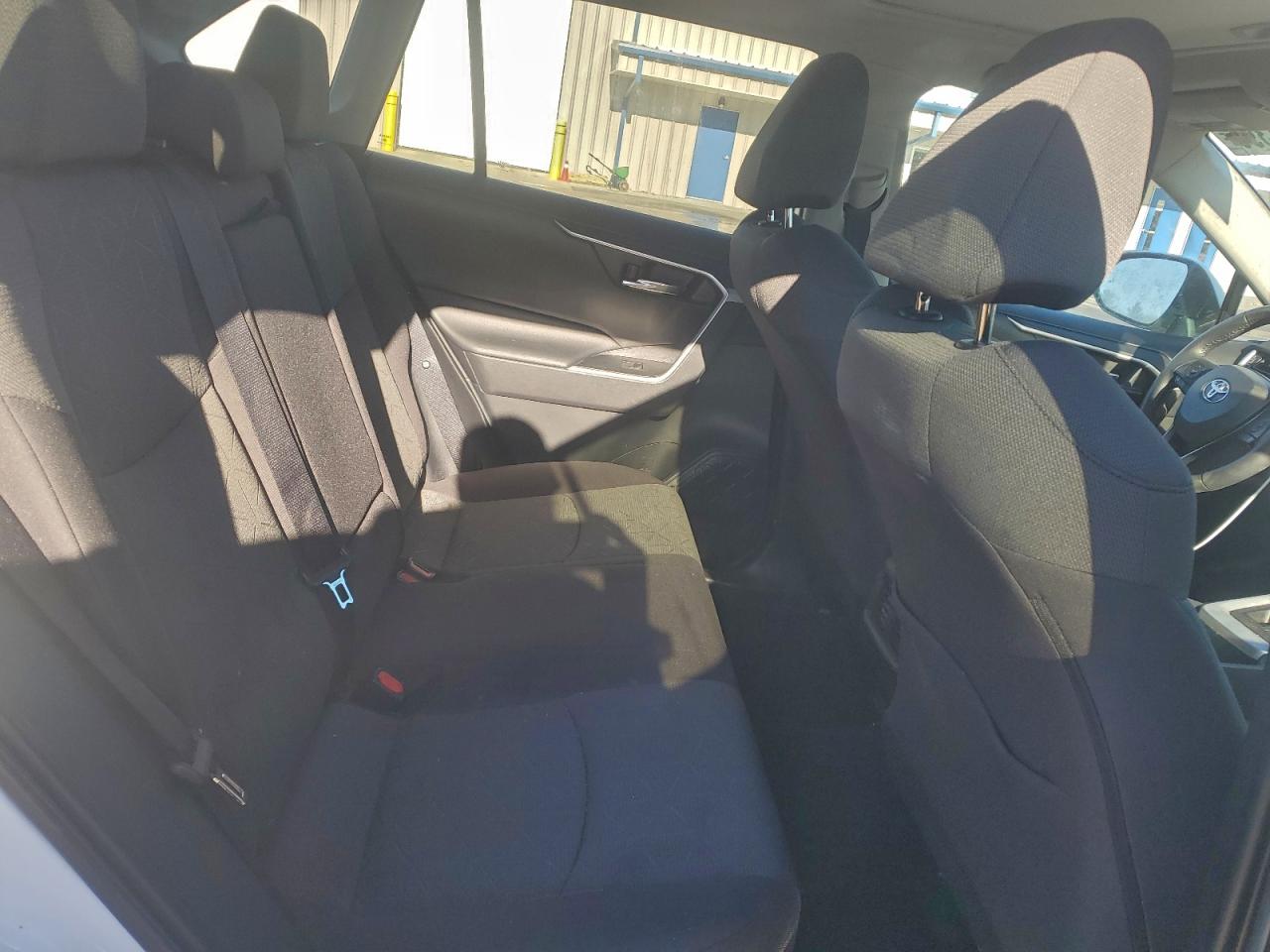 Toyota RAV4 Xle Image 7