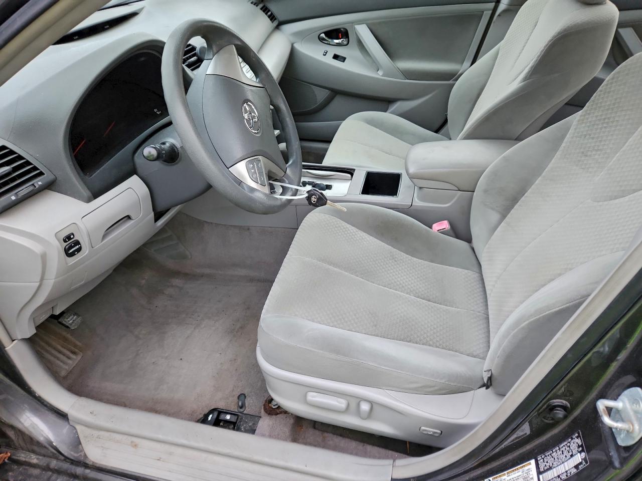 Toyota Camry Ce Image 3