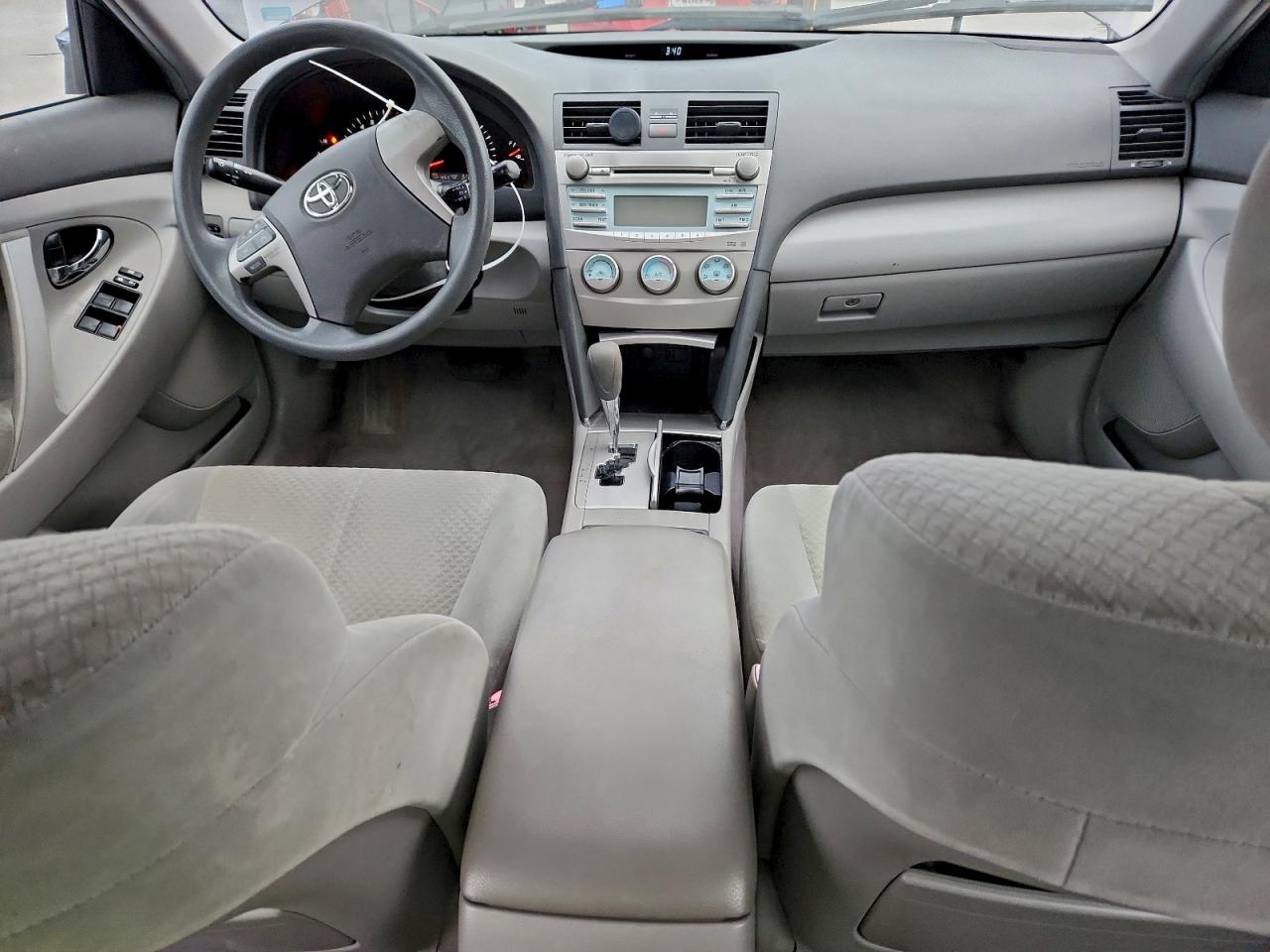 Toyota Camry Ce Image 2