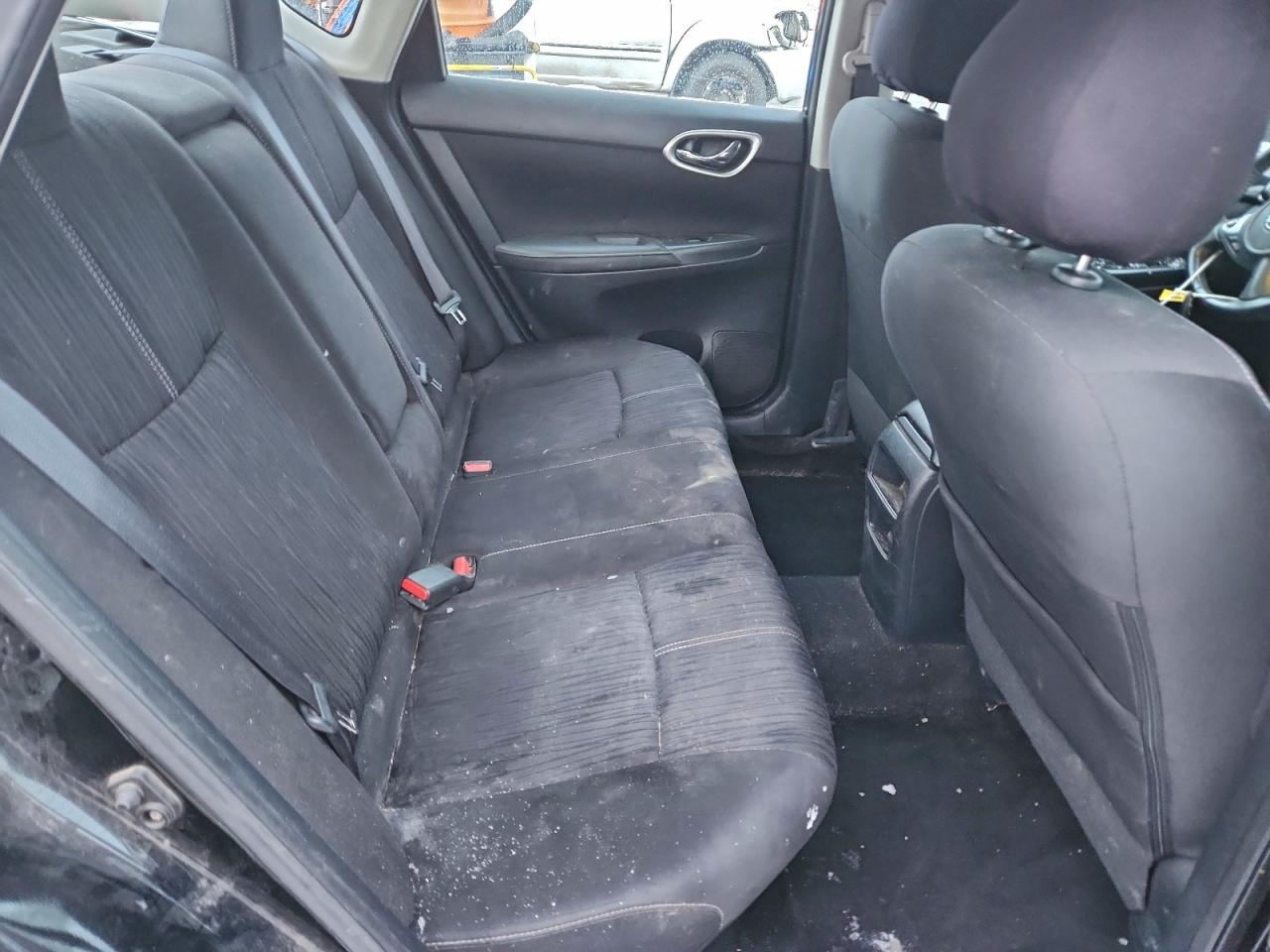 Nissan Sentra S Image 2