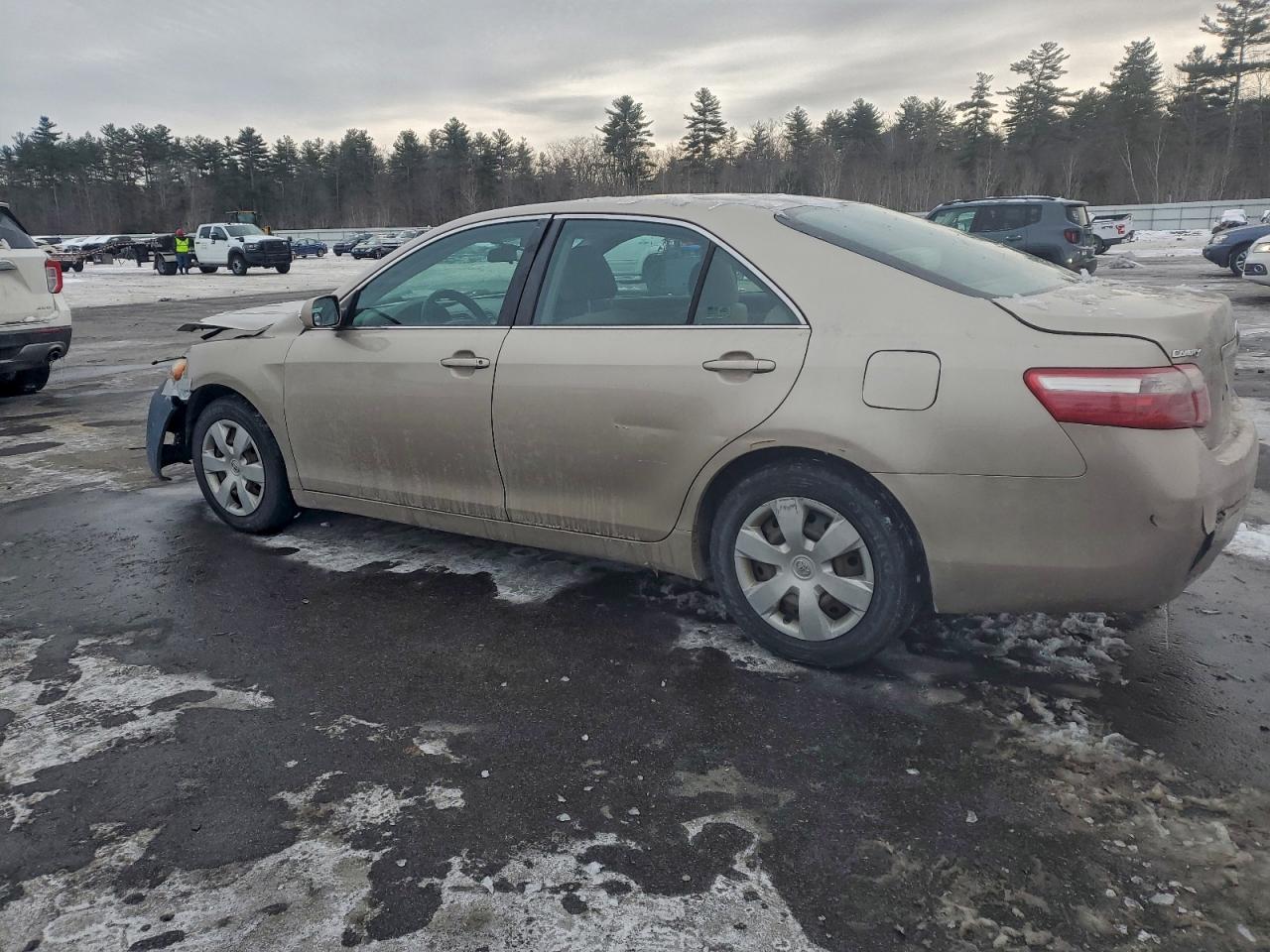 Toyota Camry Base Image 4