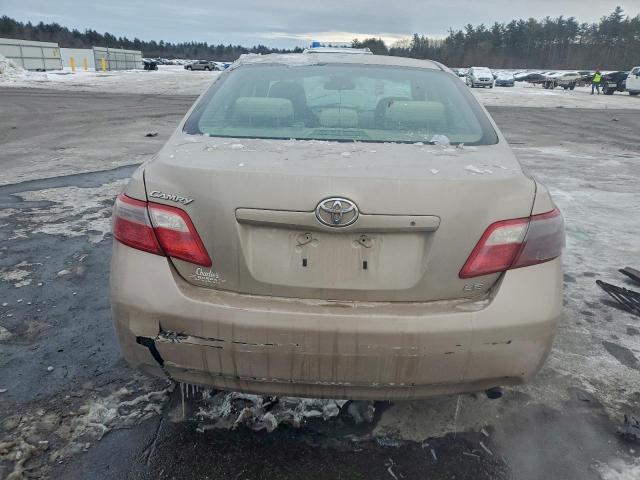 Toyota Camry Base Image 8