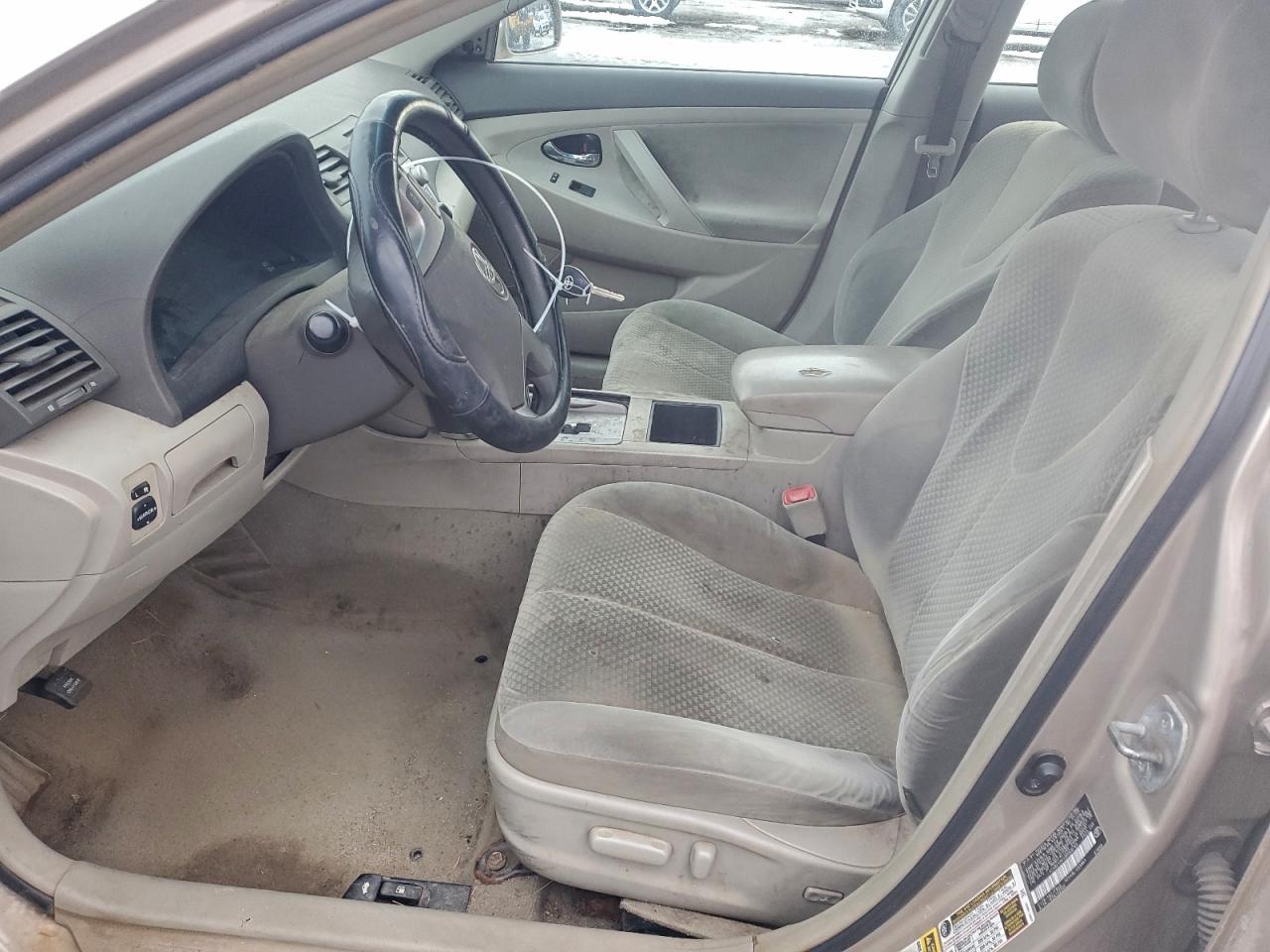 Toyota Camry Base Image 5