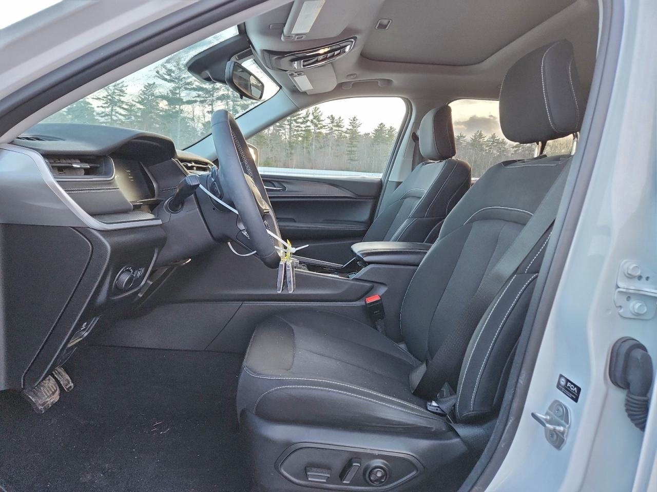 Jeep Grand Cherokee Laredo Image 4