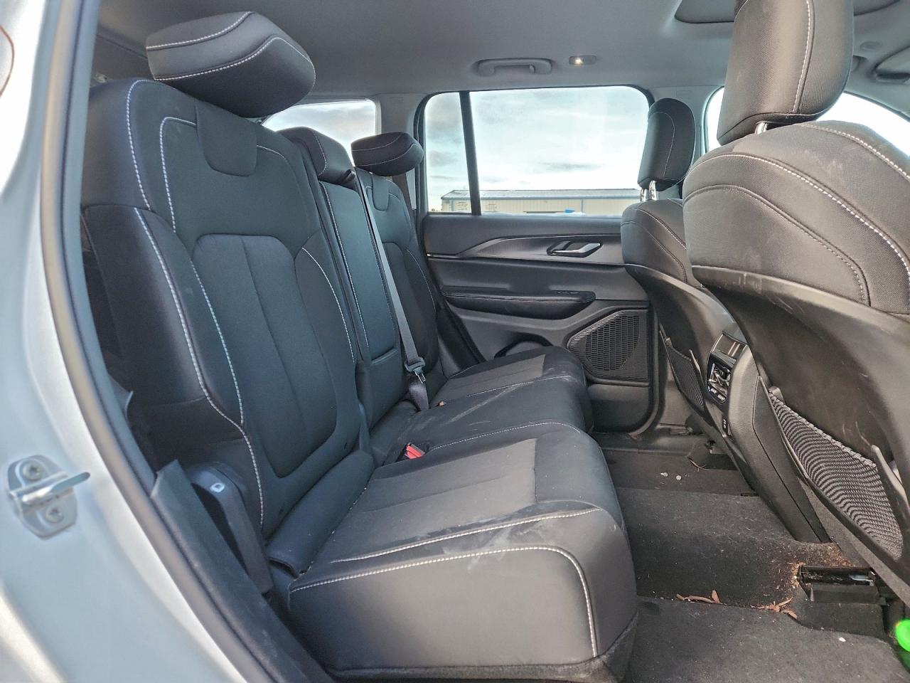 Jeep Grand Cherokee Laredo Image 9