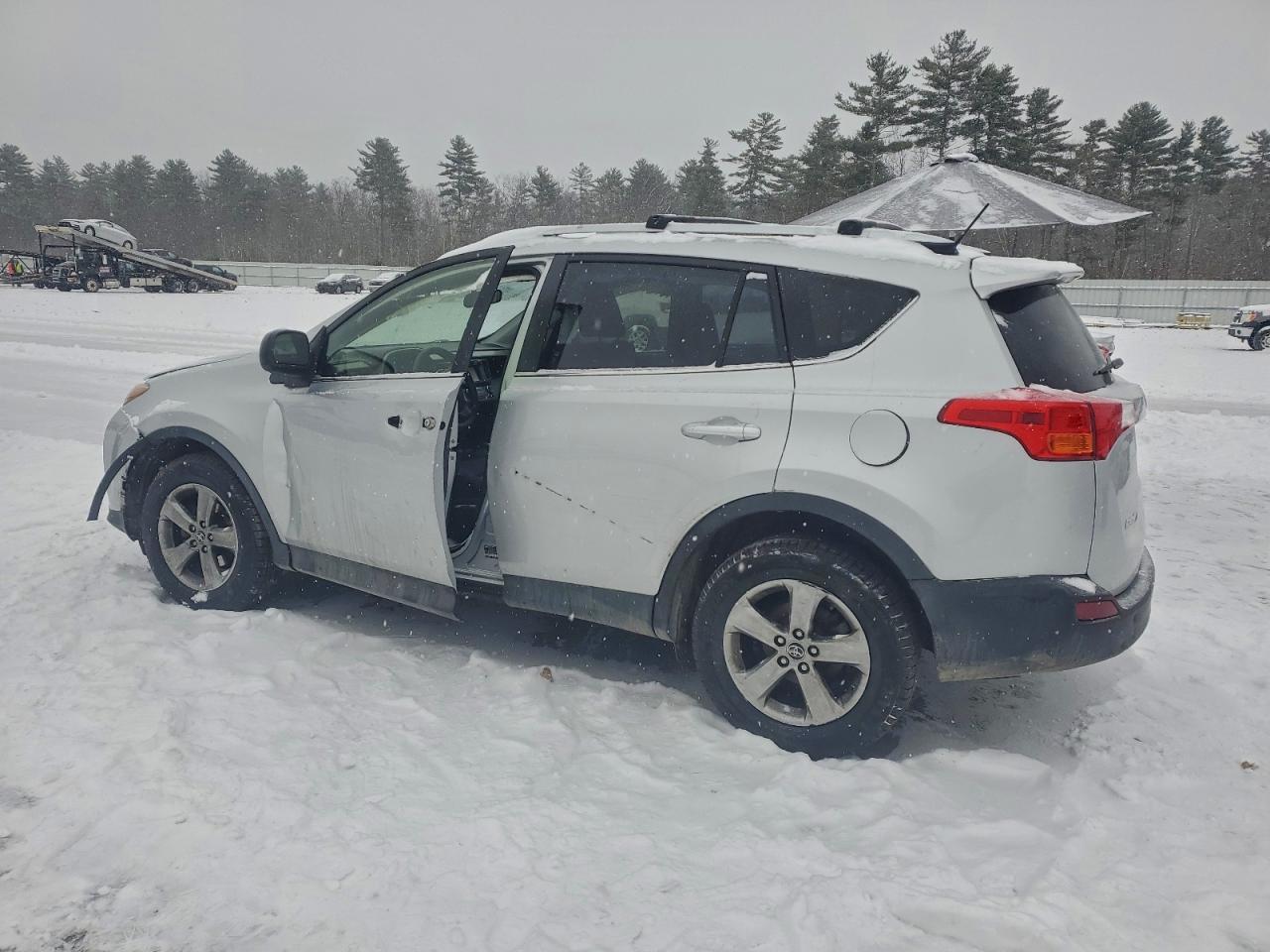 Toyota RAV4 Xle Image 2