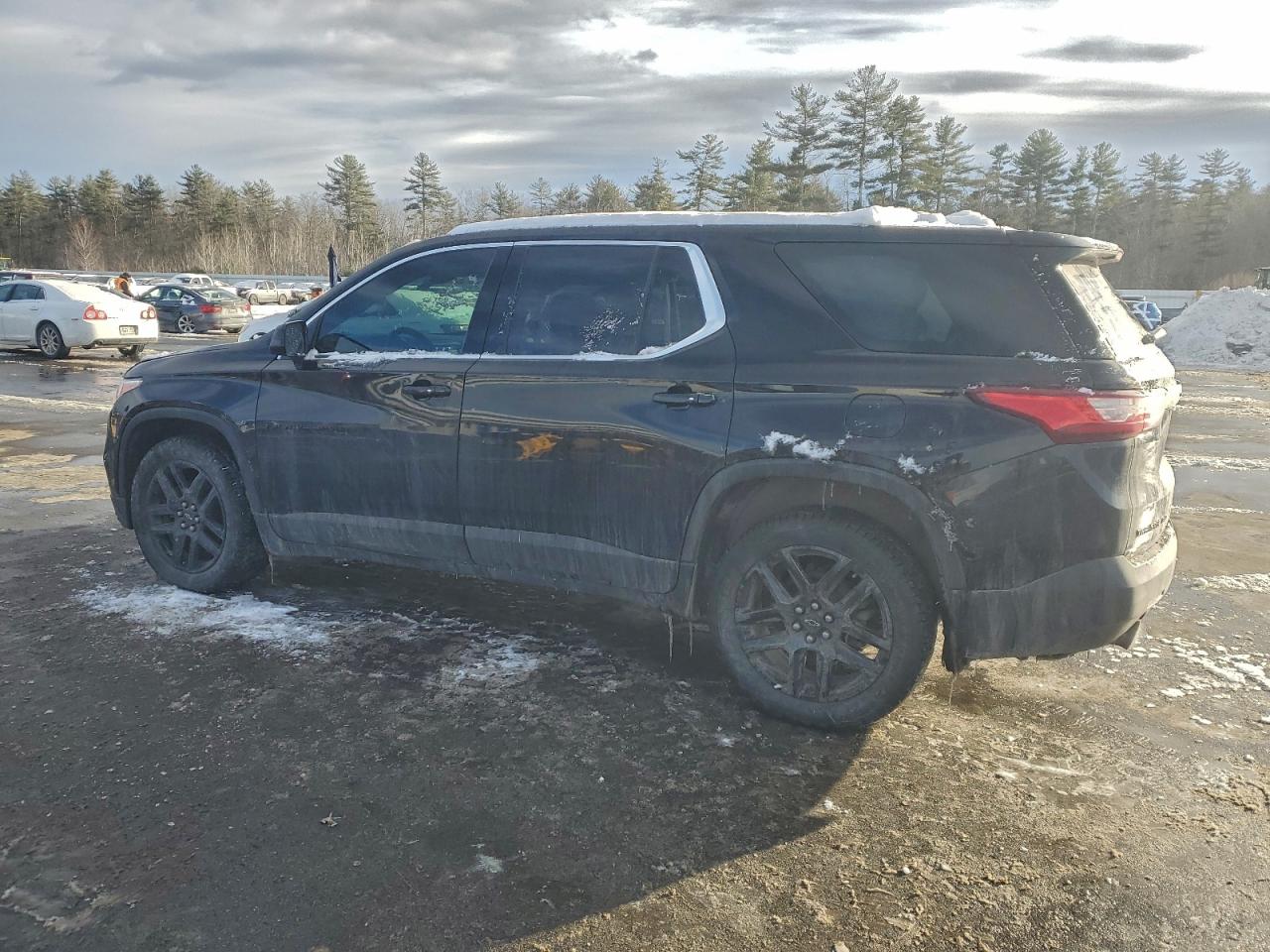 Chevrolet Traverse Ls Image 2