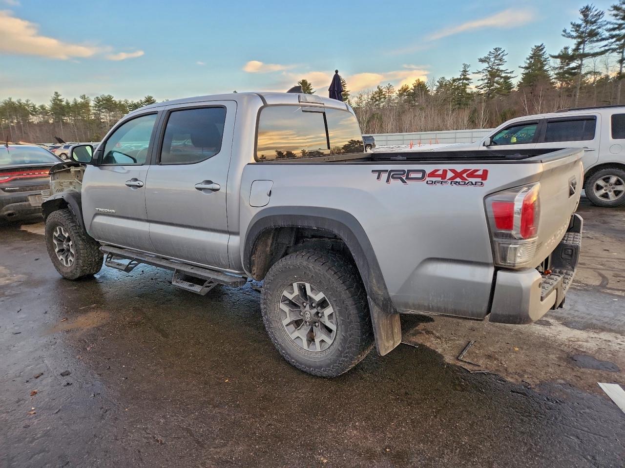Toyota Tacoma Double Cab Image 3