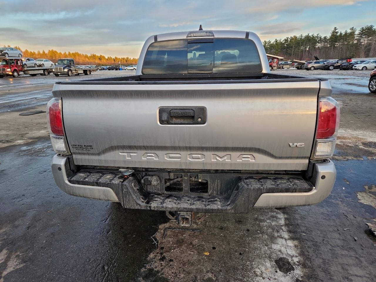 Toyota Tacoma Double Cab Image 10