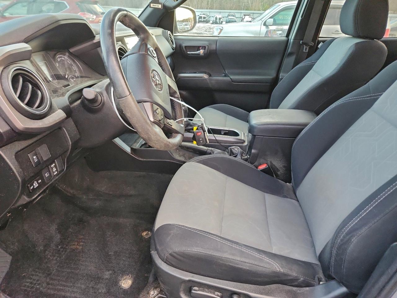 Toyota Tacoma Double Cab Image 12