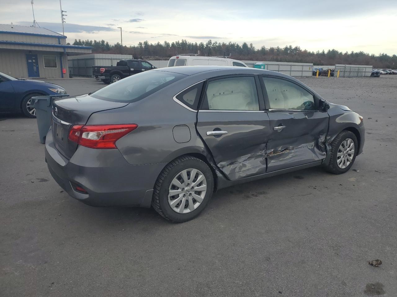 Nissan Sentra S Image 4