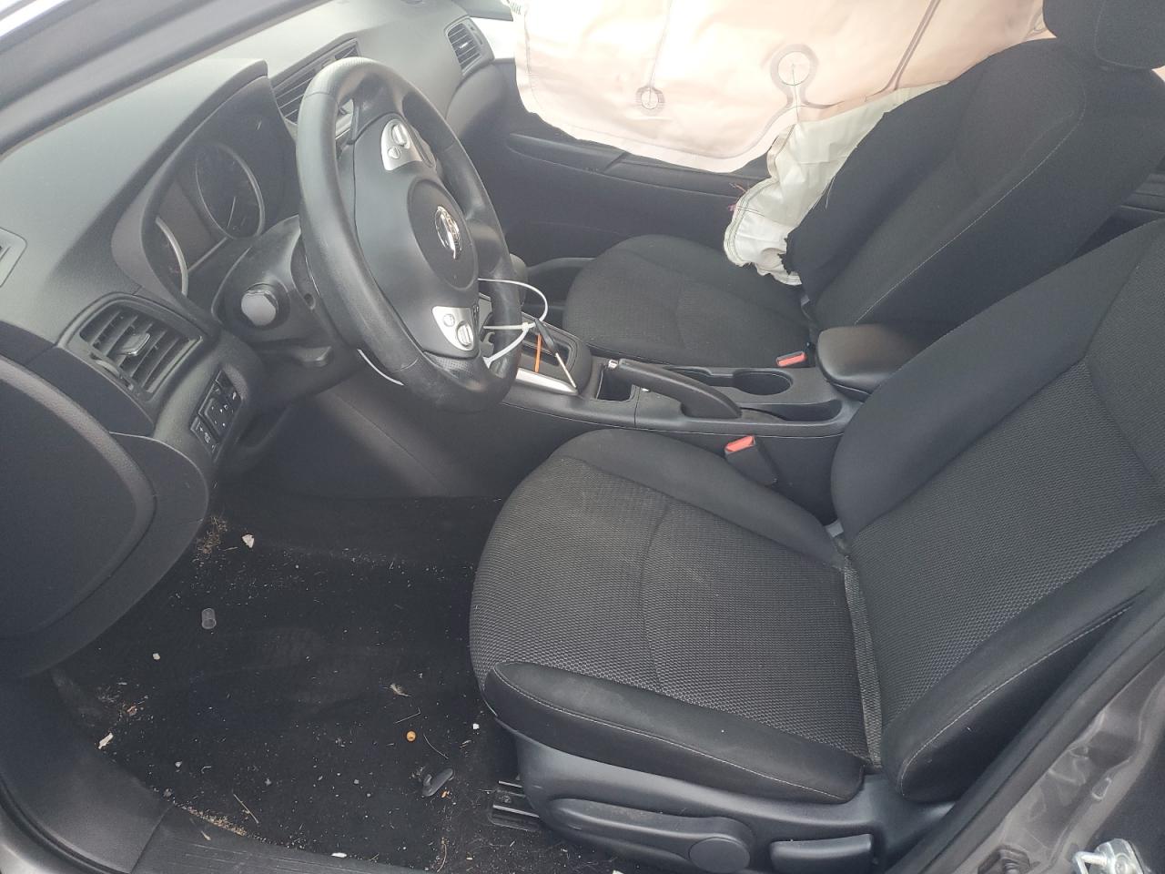 Nissan Sentra S Image 3