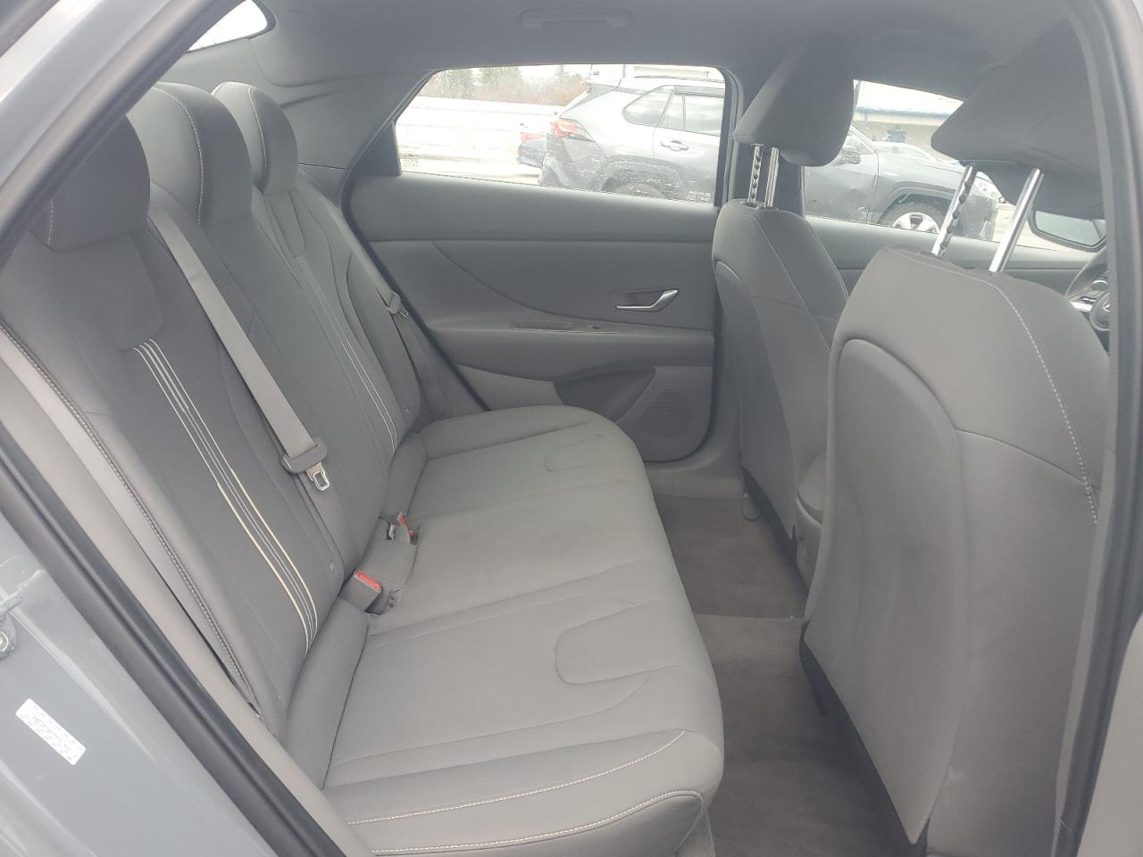 Hyundai ELANTRA Sel Image 10