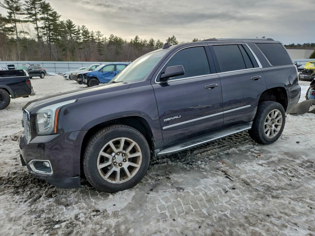 GMC Yukon Denali Image 1