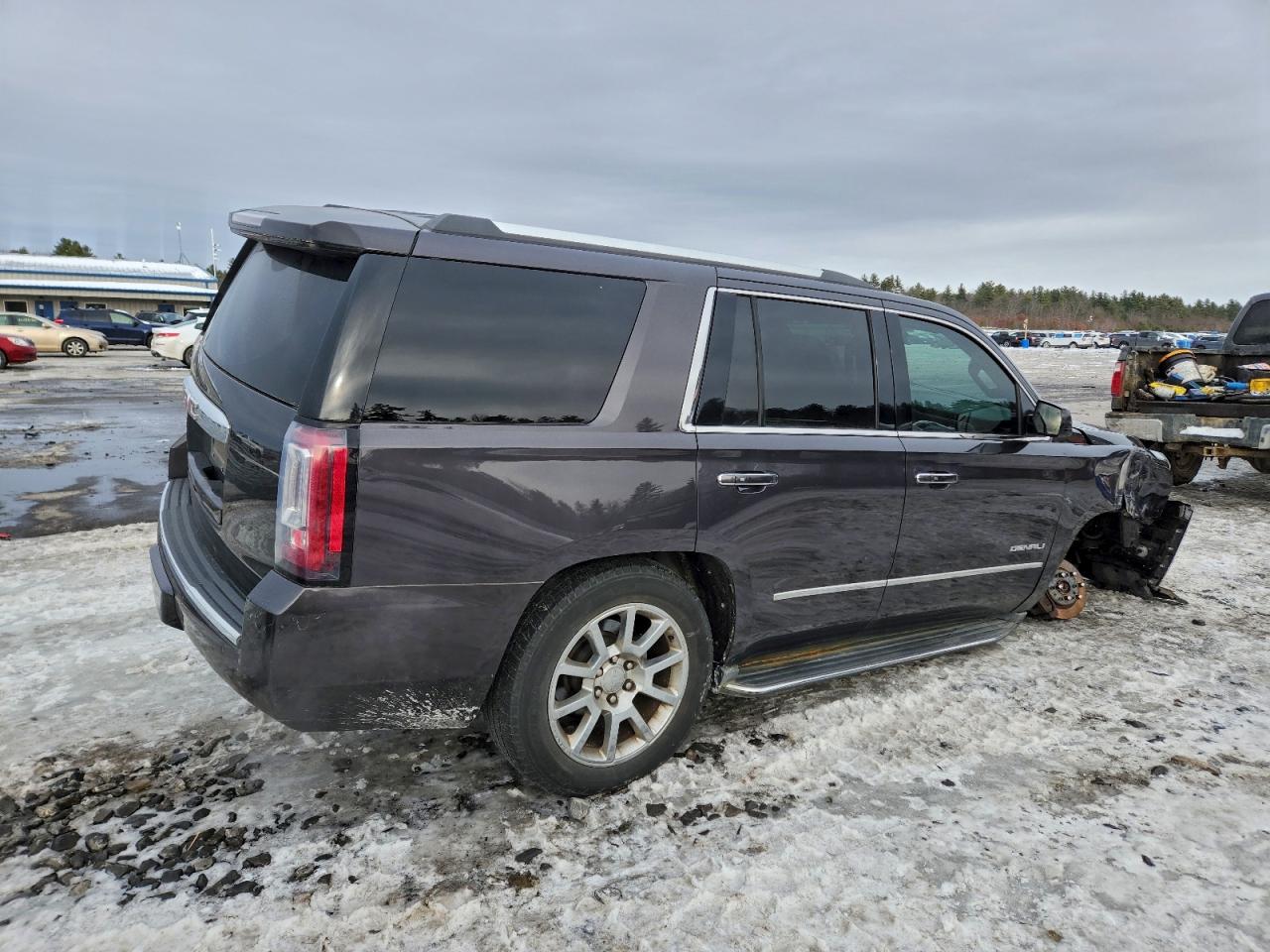 GMC Yukon Denali Image 5