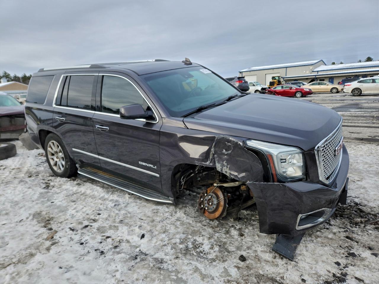 GMC Yukon Denali Image 4