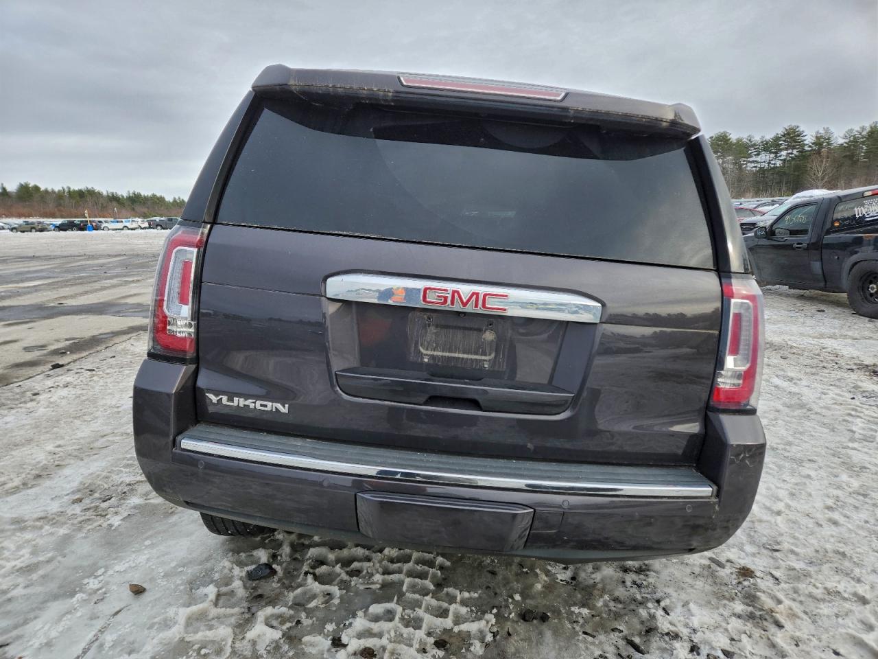 GMC Yukon Denali Image 7