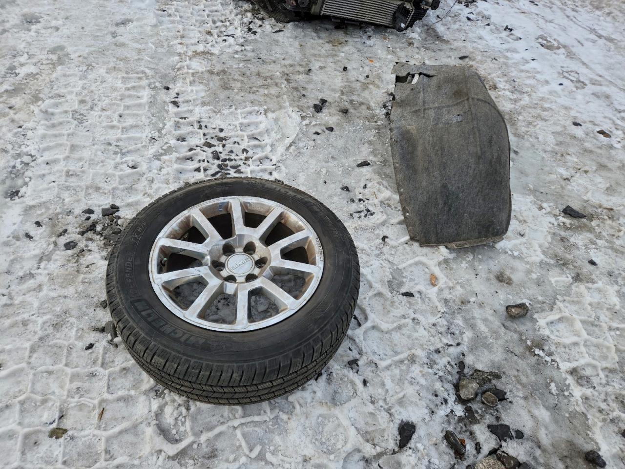 GMC Yukon Denali Image 10