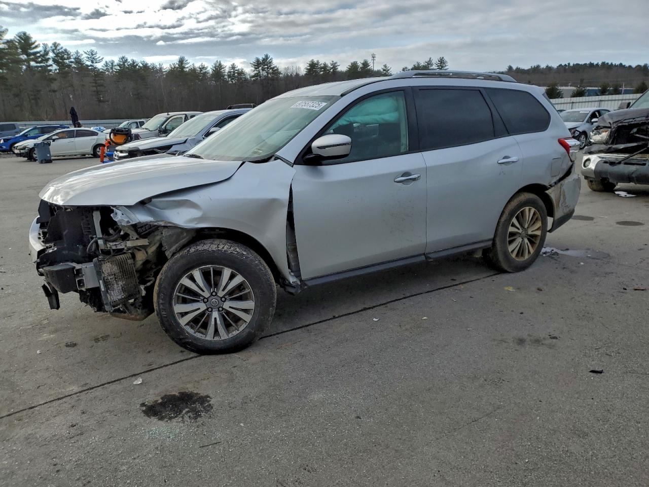 Nissan Pathfinder S Image 1