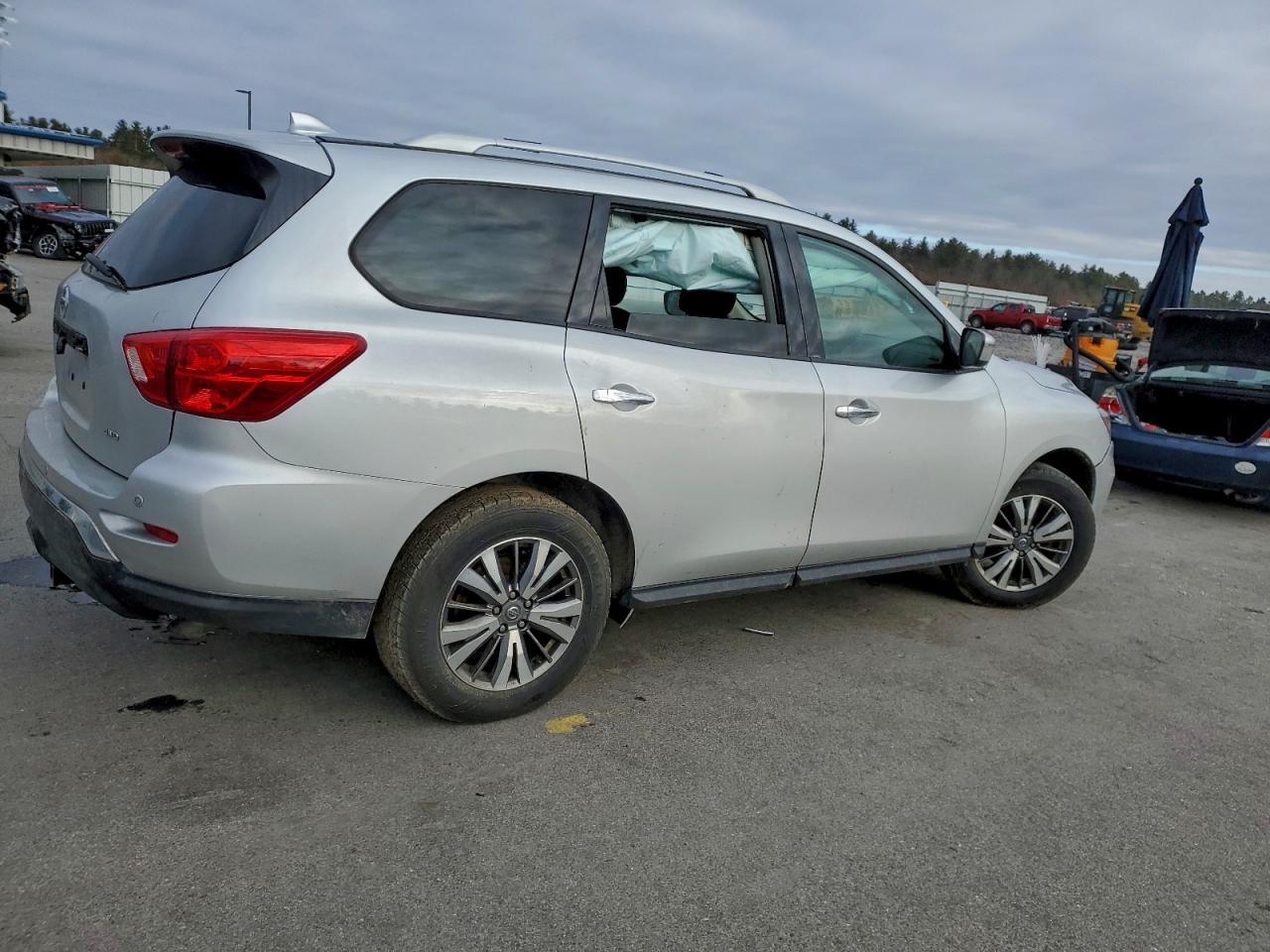 Nissan Pathfinder S Image 9