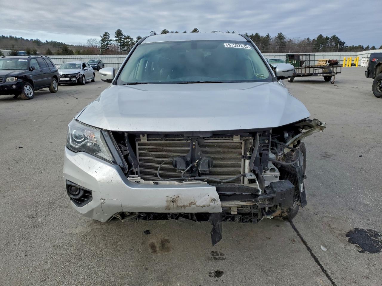 Nissan Pathfinder S Image 8