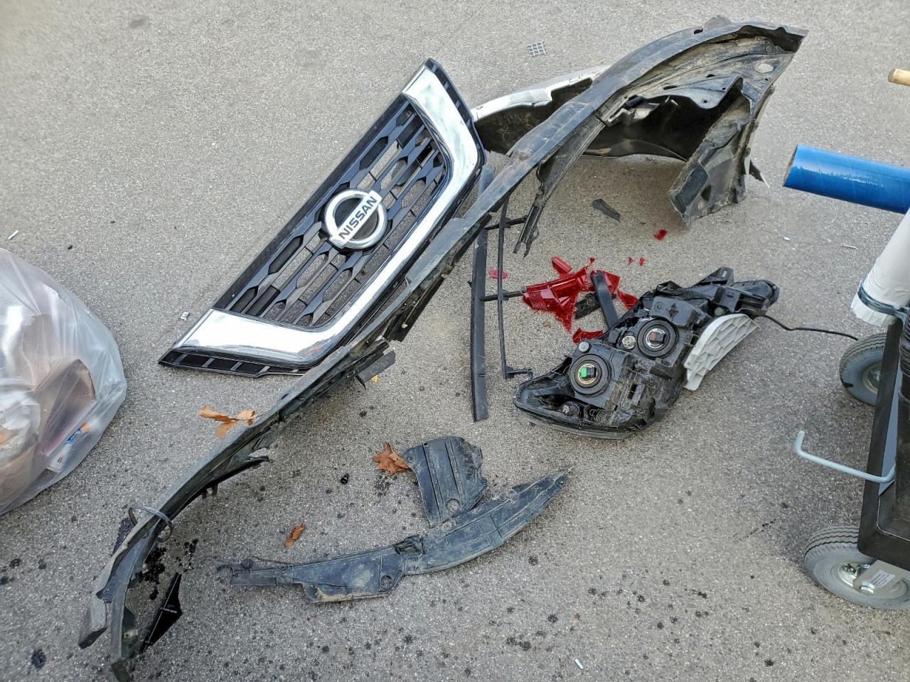 Nissan Pathfinder S Image 6