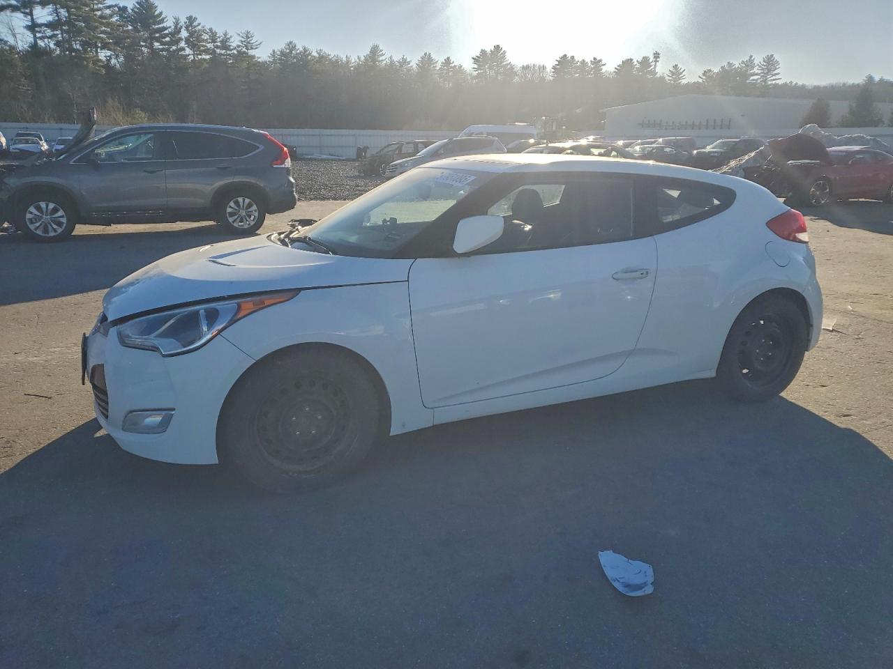 Hyundai VELOSTER Image 1