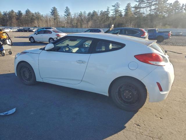 Hyundai VELOSTER Image 2