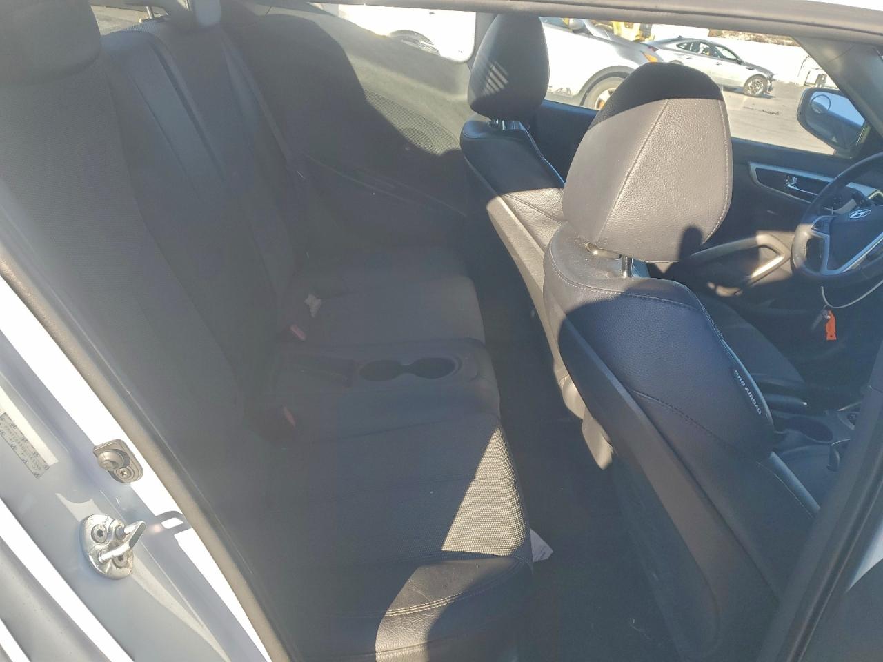 Hyundai VELOSTER Image 6