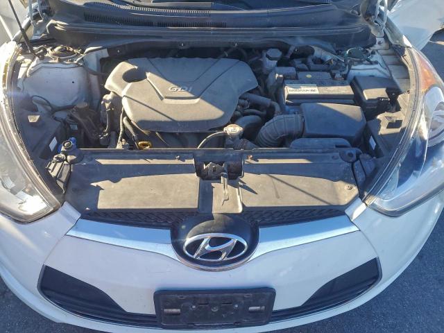 Hyundai VELOSTER Image 12