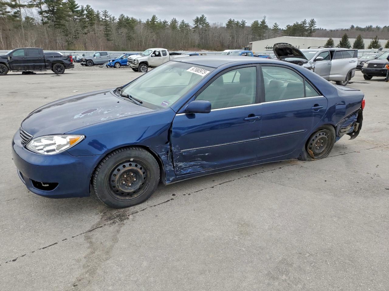 Toyota Camry Le Image 1