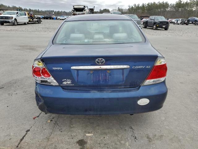 Toyota Camry Le Image 5