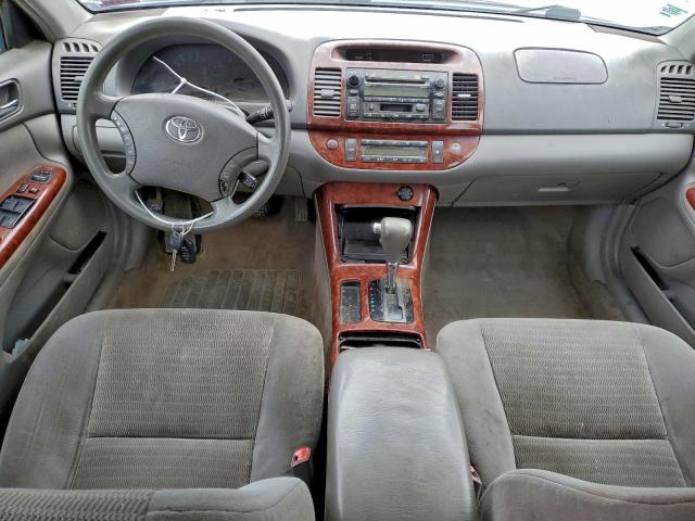 Toyota Camry Le Image 12