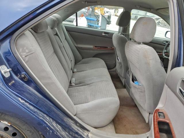 Toyota Camry Le Image 7