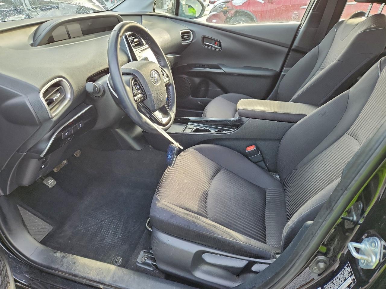 Toyota Prius Le Image 10