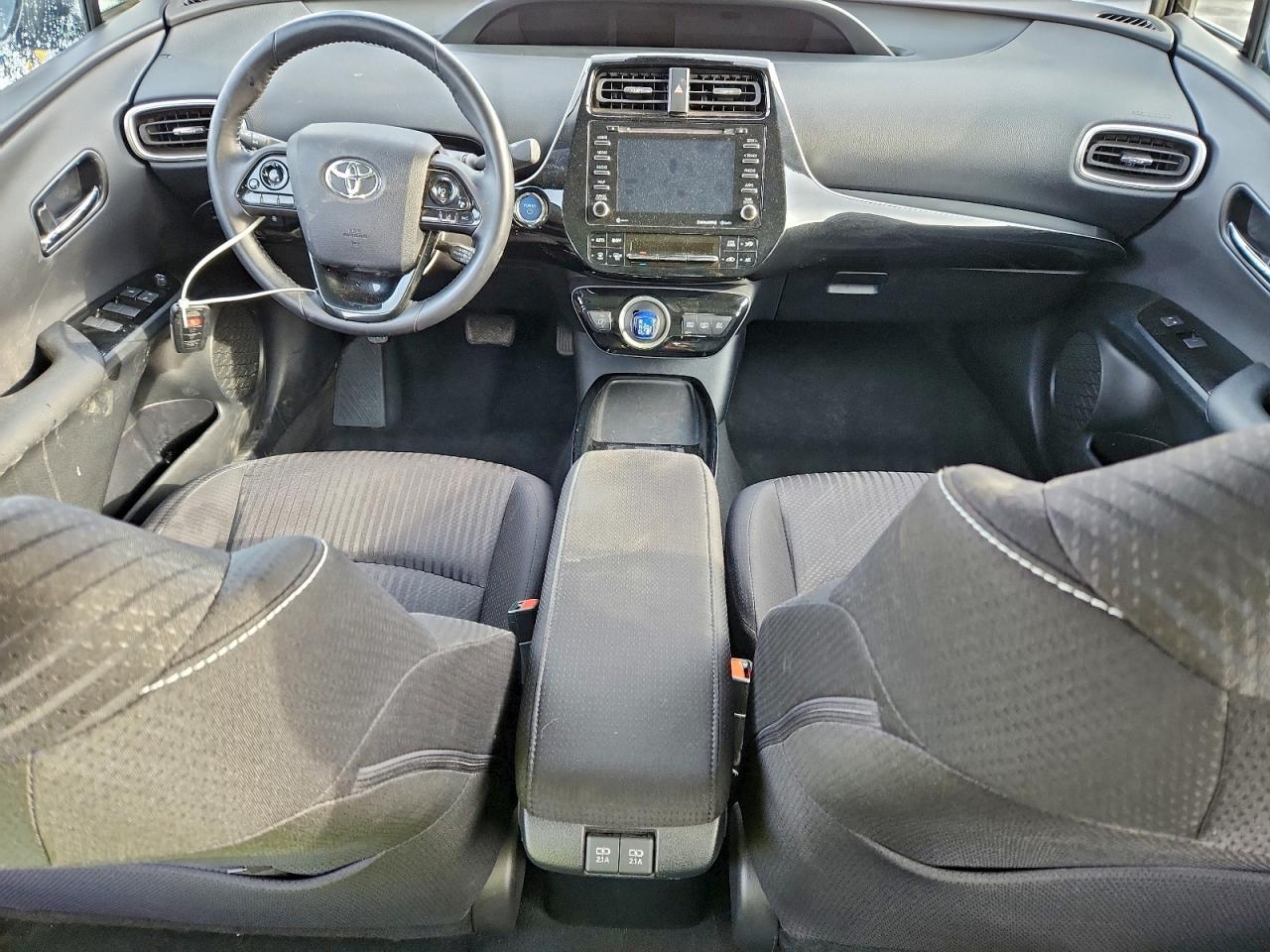 Toyota Prius Le Image 9