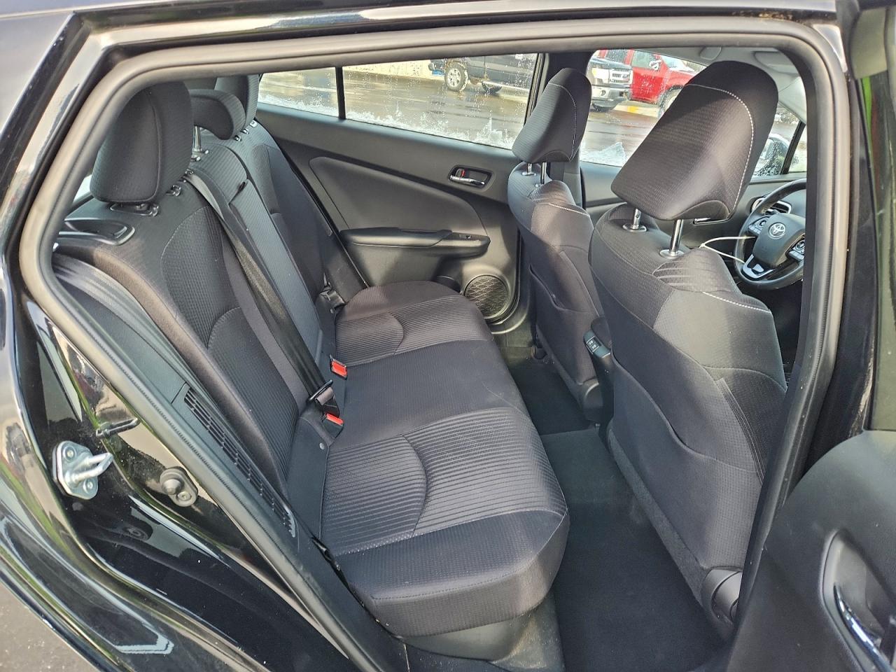 Toyota Prius Le Image 8