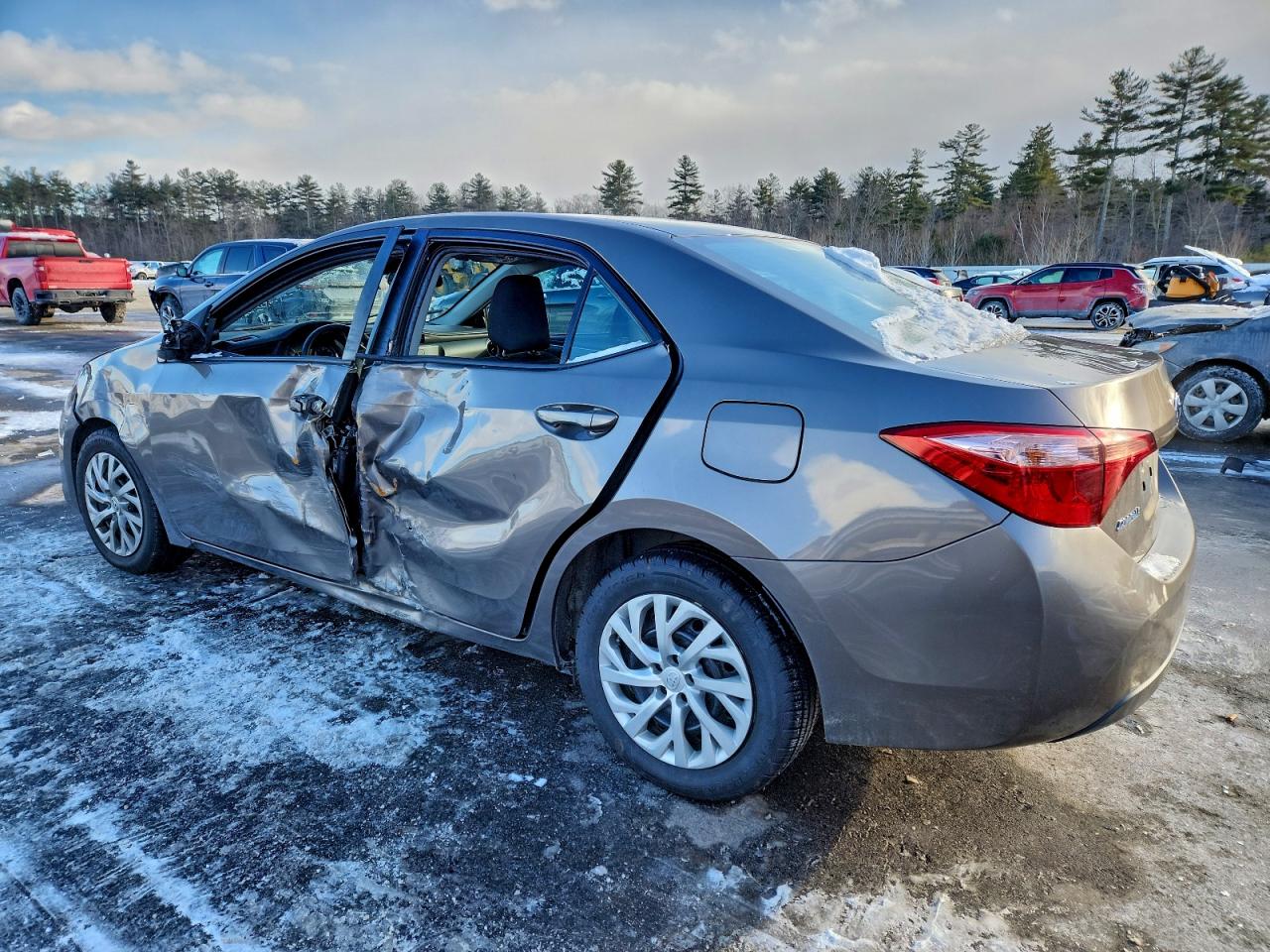 Toyota Corolla L Image 2
